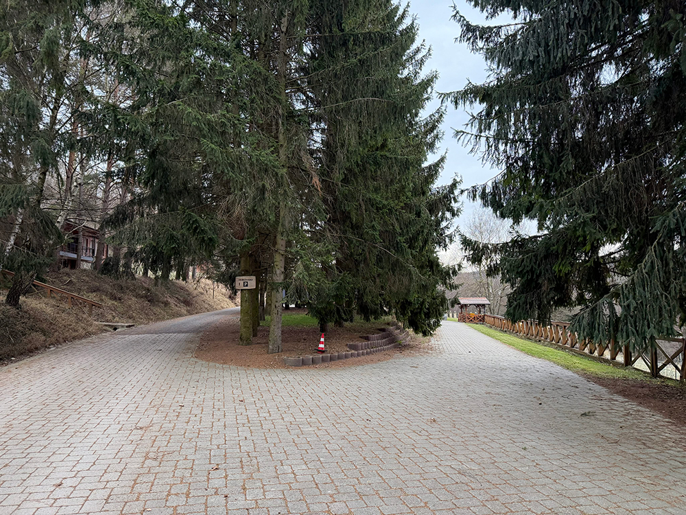 Príjazdová cesta Bašta Pajštún